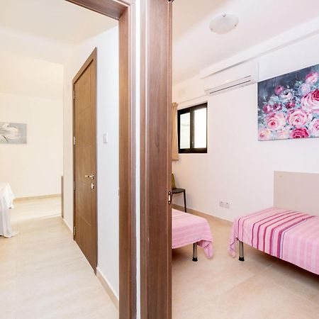 Islet Promenade Seafront Family Apartment With 2 Balconies By Getawaysmalta 세인트폴스베이 외부 사진