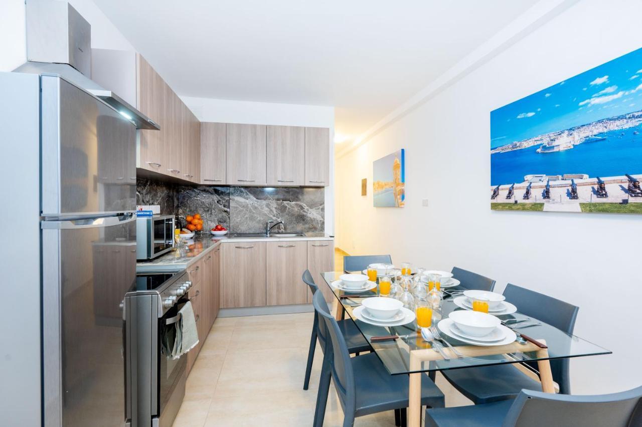 Islet Promenade Seafront Family Apartment With 2 Balconies By Getawaysmalta 세인트폴스베이 외부 사진