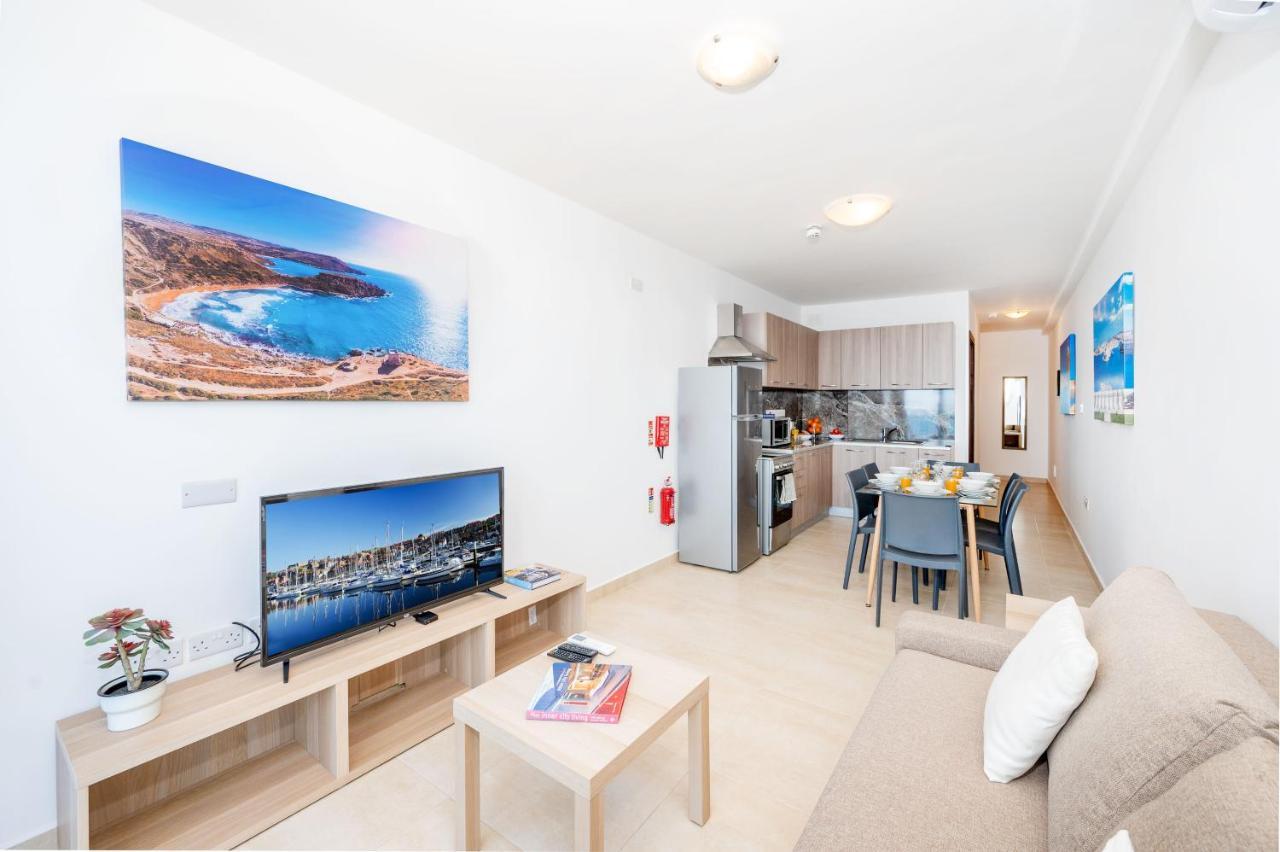 Islet Promenade Seafront Family Apartment With 2 Balconies By Getawaysmalta 세인트폴스베이 외부 사진