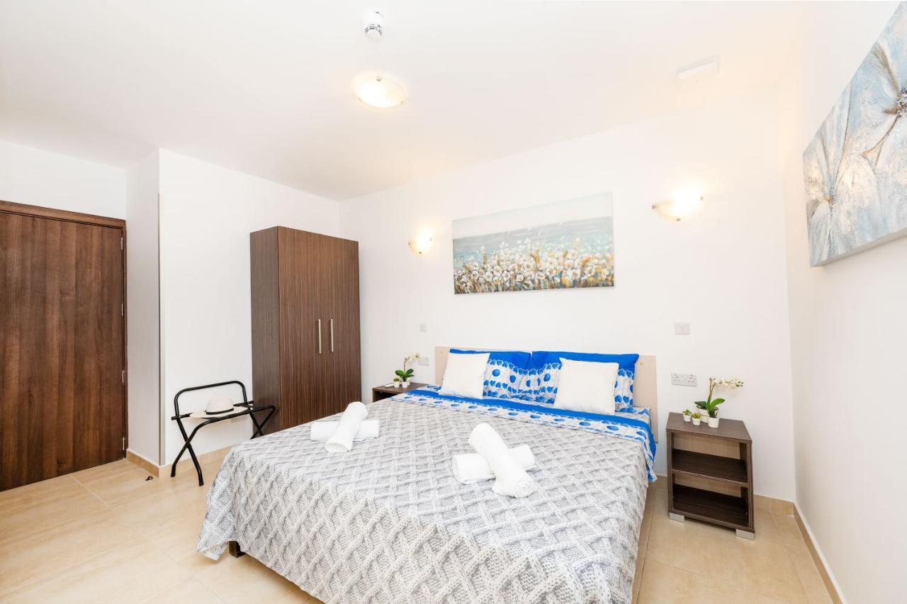 Islet Promenade Seafront Family Apartment With 2 Balconies By Getawaysmalta 세인트폴스베이 외부 사진