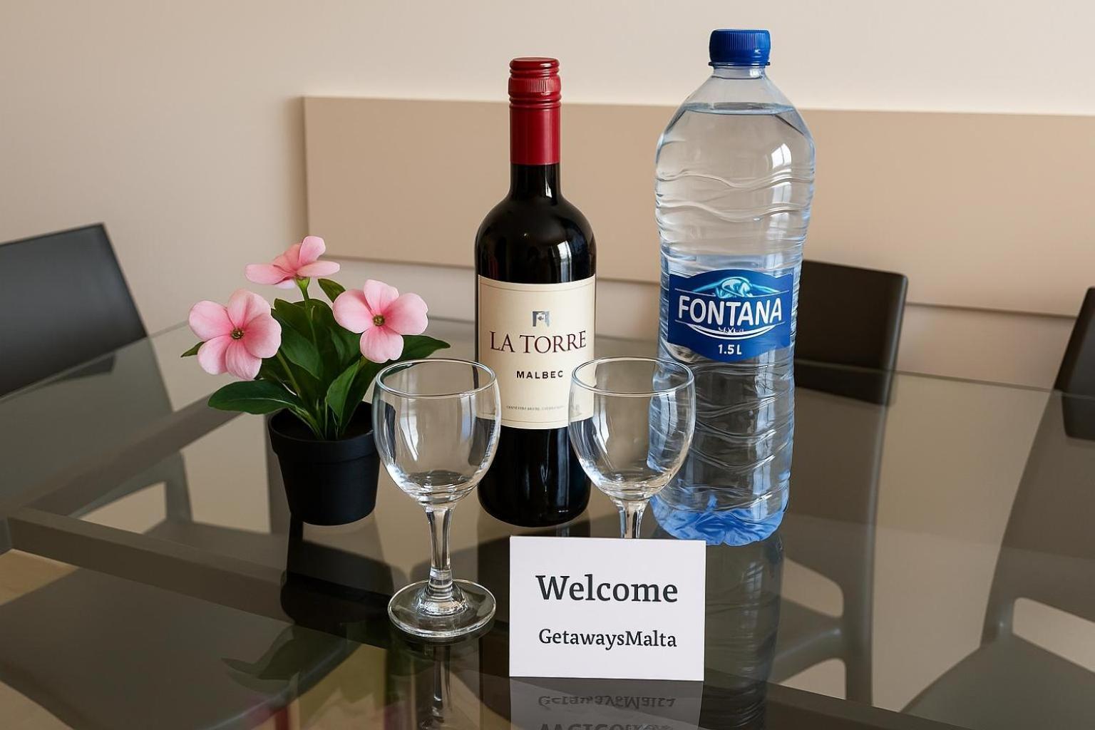Islet Promenade Seafront Family Apartment With 2 Balconies By Getawaysmalta 세인트폴스베이 외부 사진